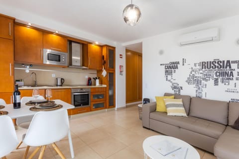 Kitchen or kitchenette, Living room