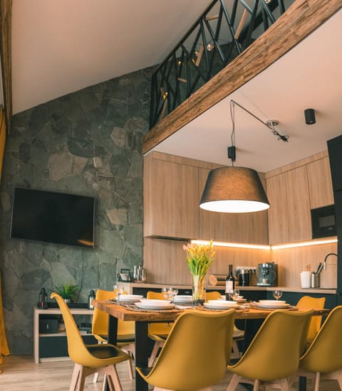 Communal lounge/ TV room, TV and multimedia, Living room, Seating area, Dining area, Evening entertainment