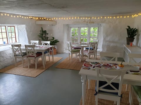 Restaurant/places to eat, Dining area