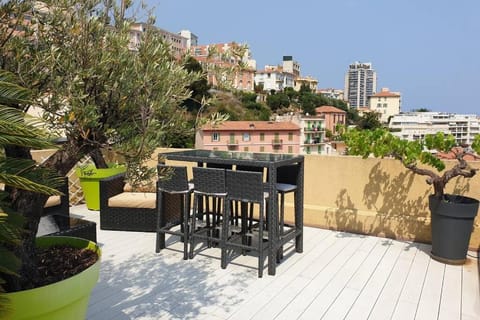 Penthouses+Terrasse 60 m2+Box 2 Vehicules Apartment in Monaco
