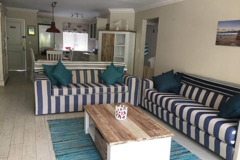Riverclub Club Mews - modern, spacious, close to the beach Apartment in Plettenberg Bay