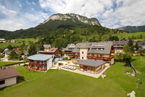 Property building, Facade/entrance, Day, Natural landscape, Bird's eye view, Mountain view