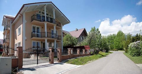 Facade/entrance, City view, Landmark view, Mountain view, Street view, Area and facilities