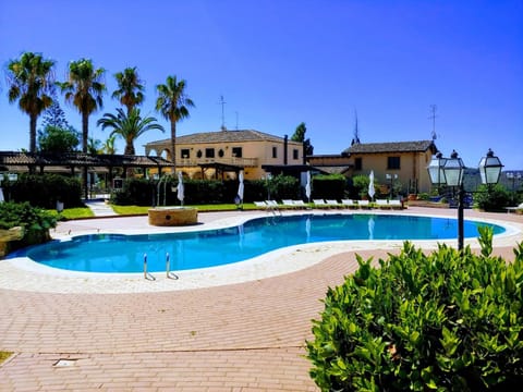 Property building, Restaurant/places to eat, Natural landscape, Summer, Lounge or bar, Swimming pool