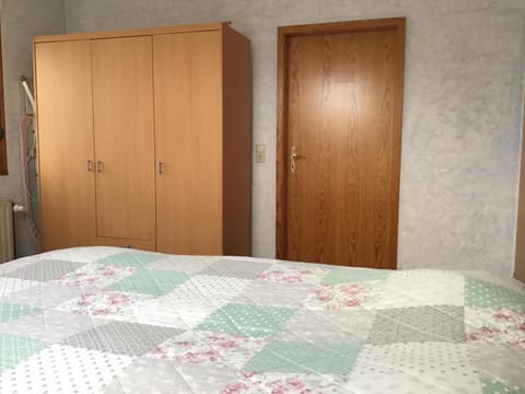 Photo of the whole room, wardrobe