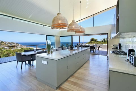 Kitchen or kitchenette, Sea view