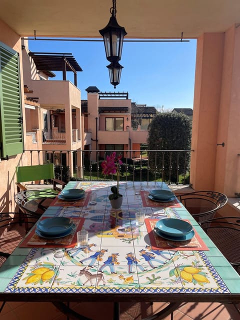 View (from property/room), Balcony/Terrace, Dining area