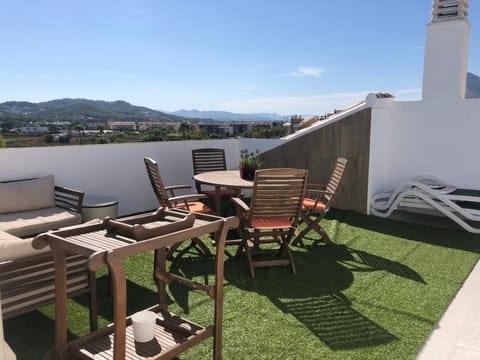 Balcony/Terrace, Mountain view