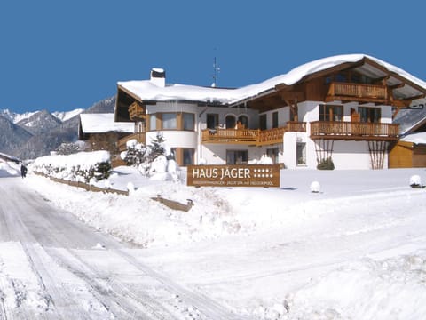 Haus Jäger Ferienwohnungen mit Indoor-Pool inkl. Chiemgaukarte Apartment in Ruhpolding