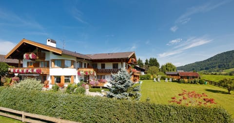 Haus Jäger Ferienwohnungen mit Indoor-Pool inkl. Chiemgaukarte Apartment in Ruhpolding