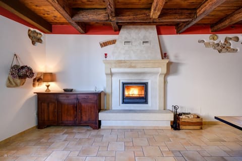 Living room, Seating area, fireplace