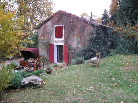 Facade/entrance, Day, Garden