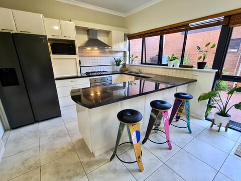 Kitchen or kitchenette, minibar, pet friendly, stove