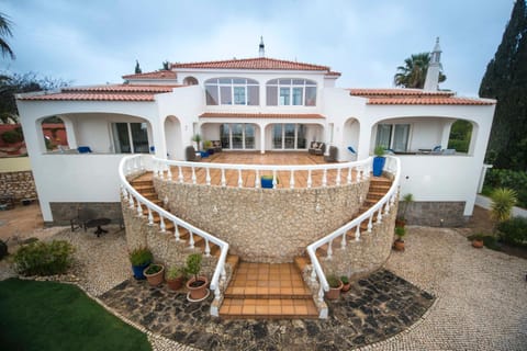Property building, Patio, Facade/entrance, Garden, Balcony/Terrace