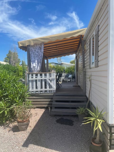 Magic Mobile Montourey, 3 chambres, 2 salles de bain, piscine disponible sur place Campground/
RV Resort in Fréjus