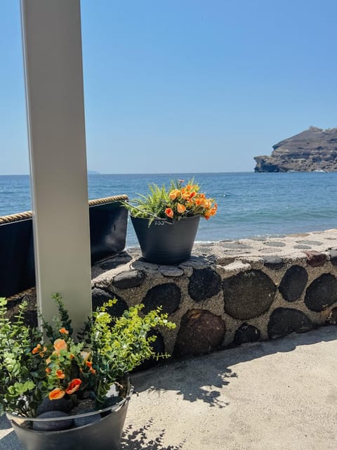 BLACK BAY CAVES SUITES Apartment in Santorini