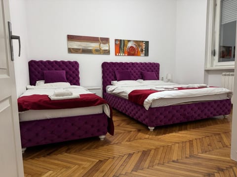 Bed, Bedroom, towels