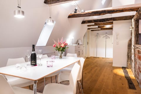 Food and drinks, Dining area