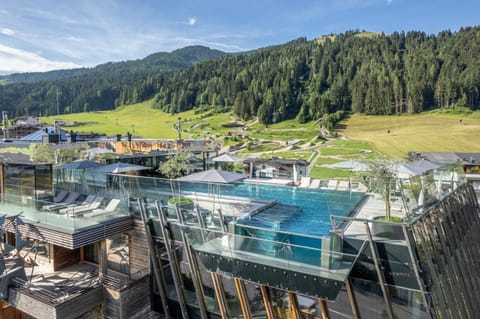 Property building, Spa and wellness centre/facilities, Swimming pool