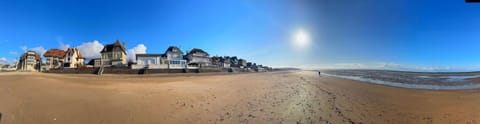 à 10 minutes à pieds de la plage, Résidence La Corniche du Mont Canisy - Traveller Award 2023 Apartment in Benerville-sur-Mer