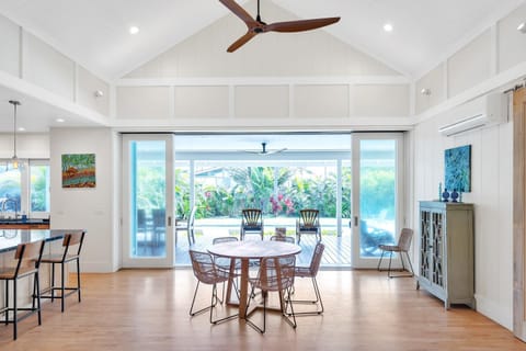 Gorgeous Renovated 1937 Plantation Style Beach House 50 Steps to the Center of the Beach home House in Kailua