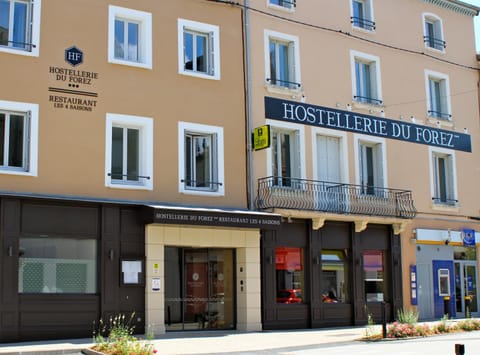 Facade/entrance