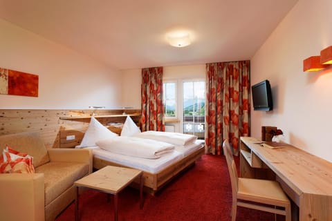 Bed, TV and multimedia, Seating area, Bedroom, Mountain view