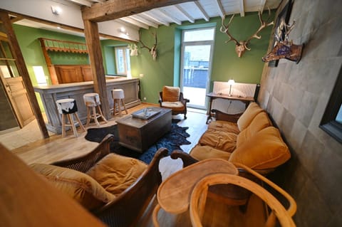 Lounge or bar, Seating area