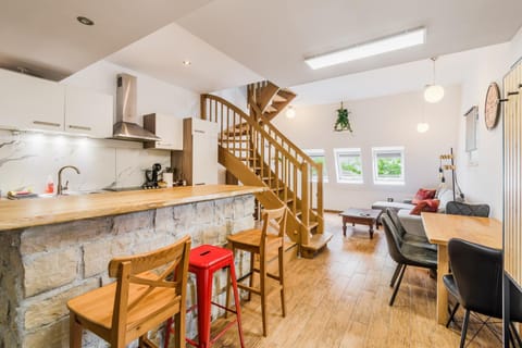 Dining area, kitchen