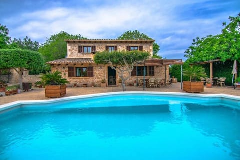 Facade/entrance, Swimming pool