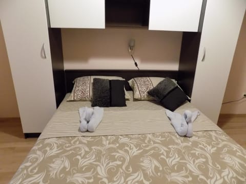 Photo of the whole room, Decorative detail