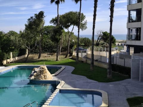 Pool view, Sea view