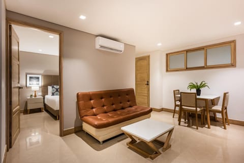 Living room, Photo of the whole room, Dining area