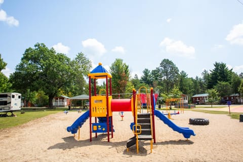 Bonanza Camping Resort Campground/ 
RV Resort in Lake Delton