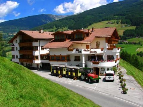 Restaurant/places to eat, Bird's eye view, Summer
