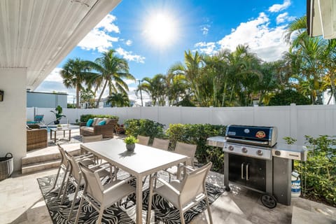 Beach Lux - Heated Pool with Infinity Spa, Cabana, BBQ, Golden Tee - Walk to Beach - by Maven Vacation Rentals House in Riviera Beach