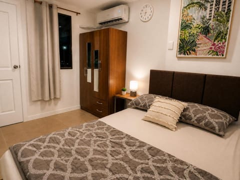 Bed, Other, Decorative detail, air conditioner
