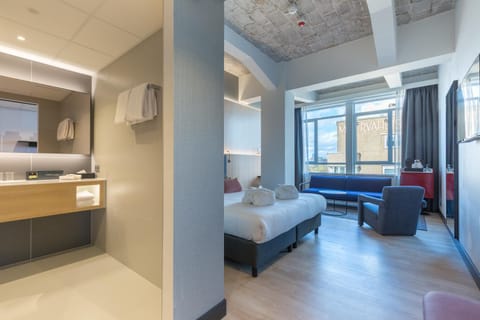 Bed, Bathroom, Living room, Bedroom