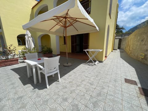Property building, Patio, Balcony/Terrace, Dining area
