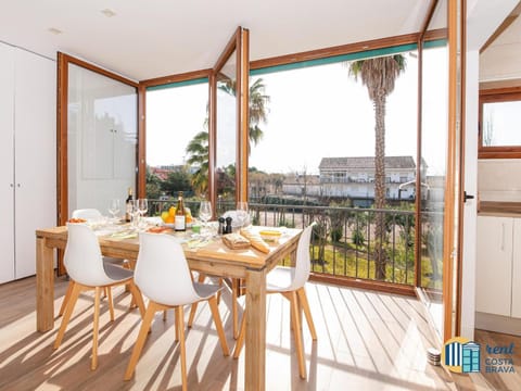 Day, Balcony/Terrace, Living room, Seating area