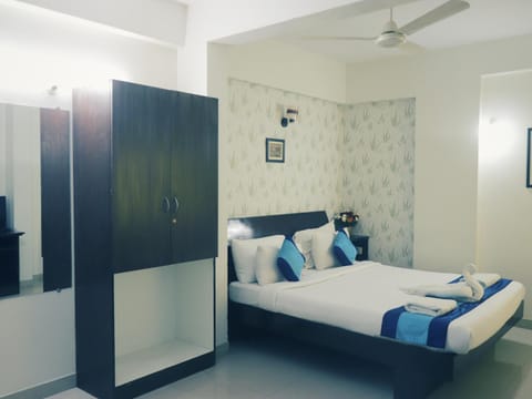 Bed, Photo of the whole room, Bedroom, wardrobe