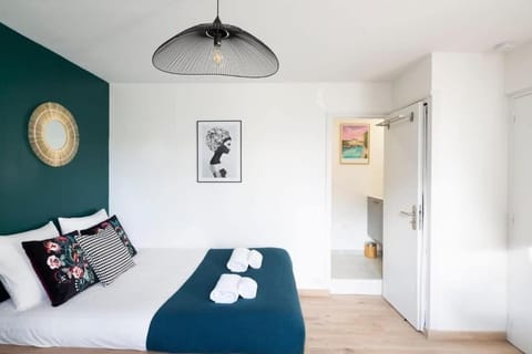 Bed, Photo of the whole room, Bedroom, towels, wardrobe
