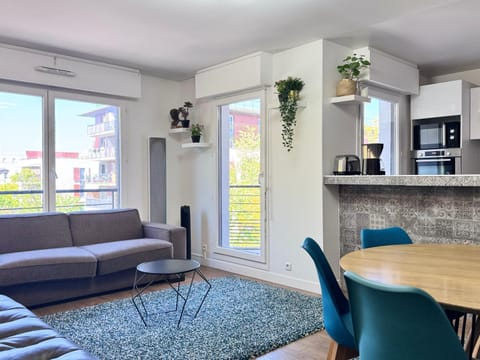 FRUITIERS2 - Bright 3 BR 15' away from the center of Paris Apartment in Saint-Denis, France