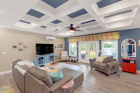 Large Waterfront Lake Murray Home with Dock House in Lake Murray