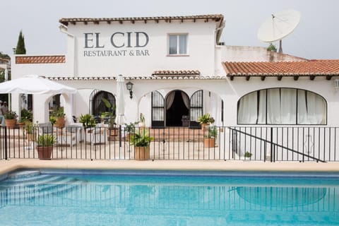 Property building, Patio, Day, Pool view, Swimming pool, sunbed
