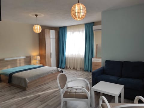 Bed, Living room, Photo of the whole room, Seating area, Bedroom