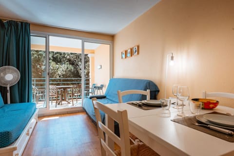 View (from property/room), Living room, Seating area, Dining area, Garden view, fireplace