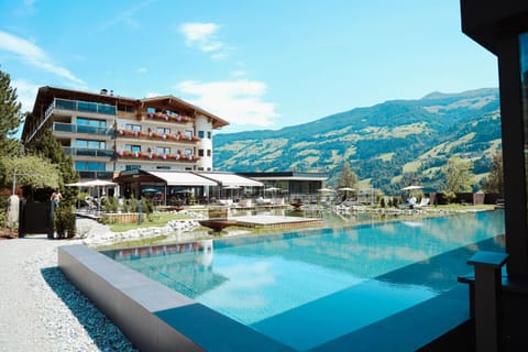 Property building, Day, Natural landscape, Mountain view, Pool view, Swimming pool, sunbed