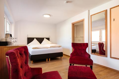 Bed, Coffee/tea facilities, Photo of the whole room, Seating area