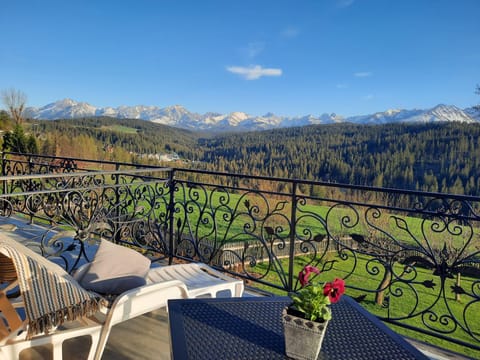 Balcony/Terrace, Mountain view